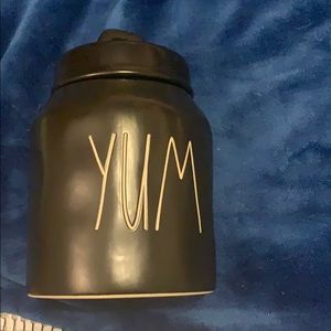 Yum canister